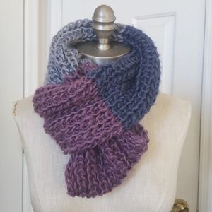 HANDCRAFTED Chunky Knit Infinity Scarf Blue Steel Gray Mauve Purple Colorblock